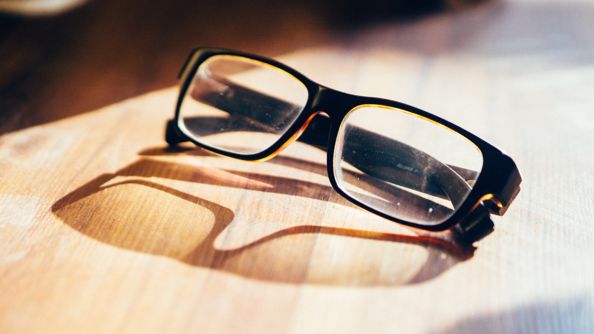 经常说眼镜暴利的都是哪些人,都说眼镜厂很暴利为什么