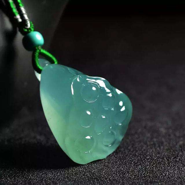 翡翠蓝水料子值钱吗,蓝水料翡翠是什么档次