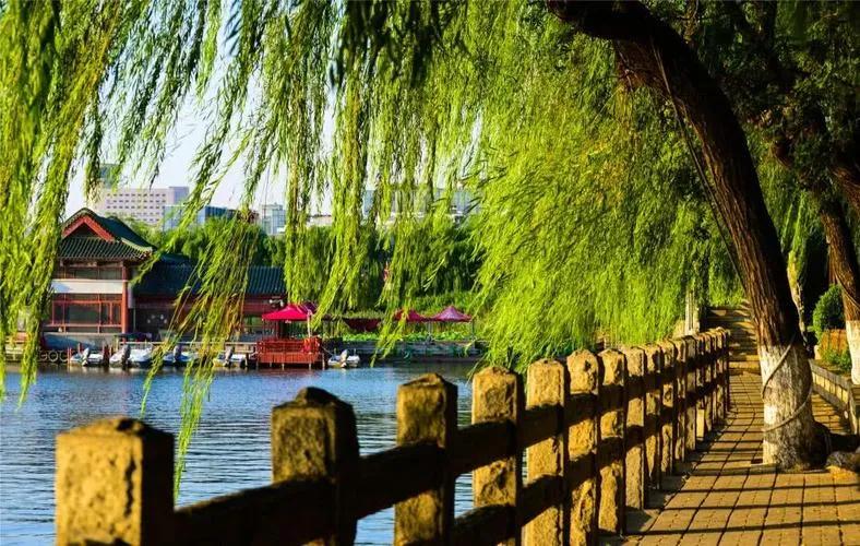 天下第一泉济南大明湖简介,大明湖趵突泉天下第一泉