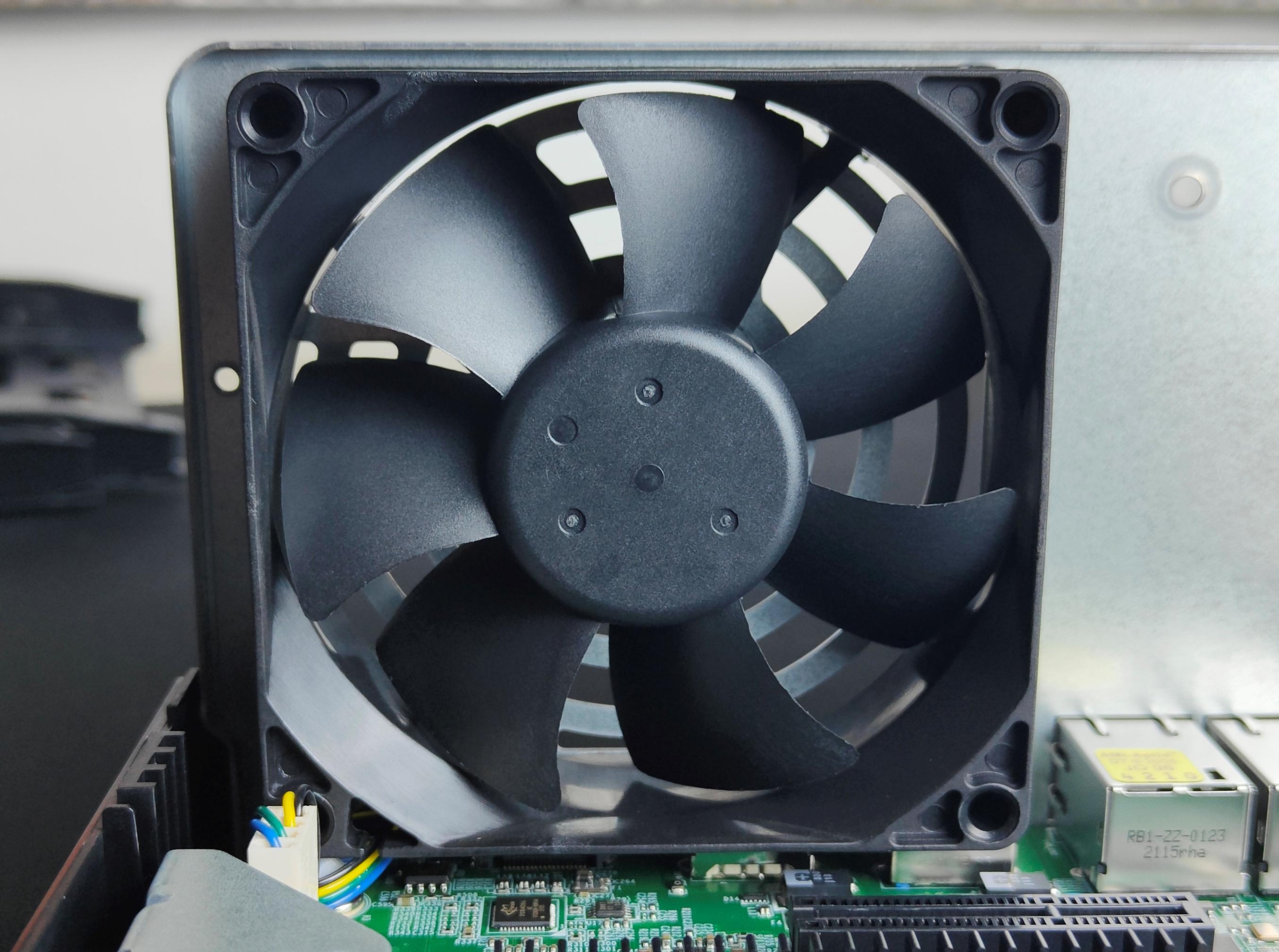 次时代NAS来了！威联通TS-264C值不值？数据对比+拆解告诉你