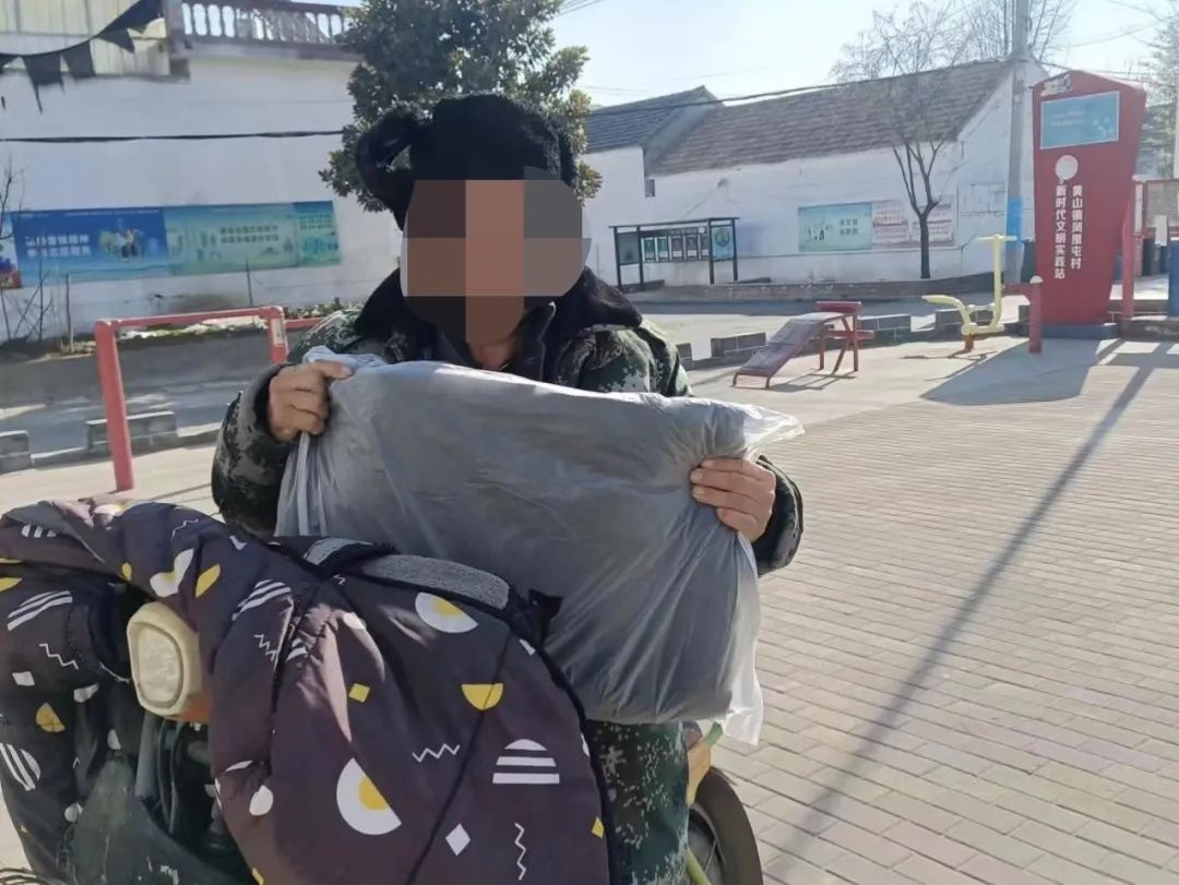 情系老人温暖晚年,情系贫困户冬日送温暖