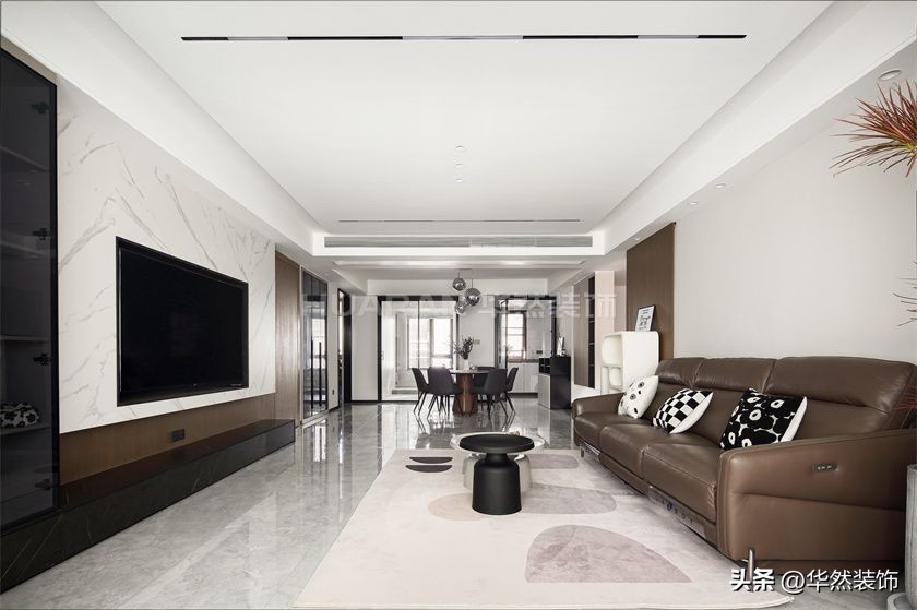 155平大平层装修效果图,180平米大平层客厅轻奢装修带花园