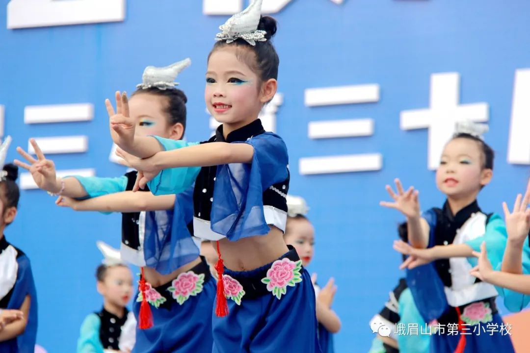 峨眉三小六一儿童节活动,艺展风采2019