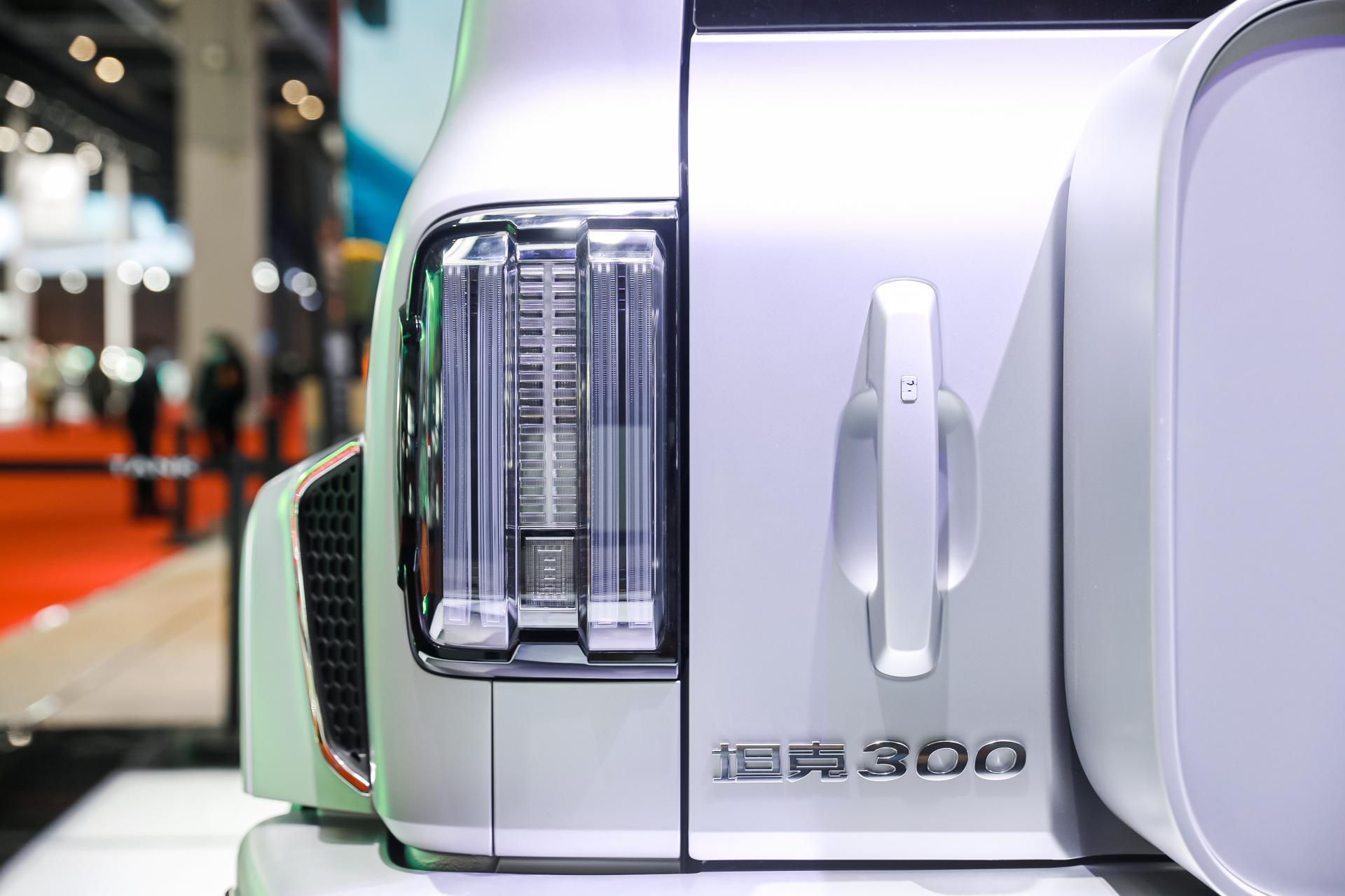 jeep牧马人对比坦克400,bj40坦克300牧马人如何选择