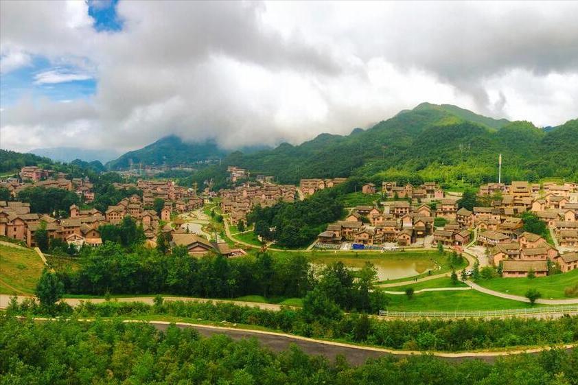 适合夏天旅游的国内避暑胜地,国内夏天避暑最佳旅游地大排名