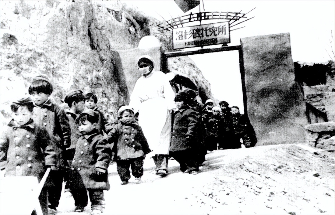 1942年宋庆龄给延安送去一台秤，毛主席连声称赞：这解决了大问题