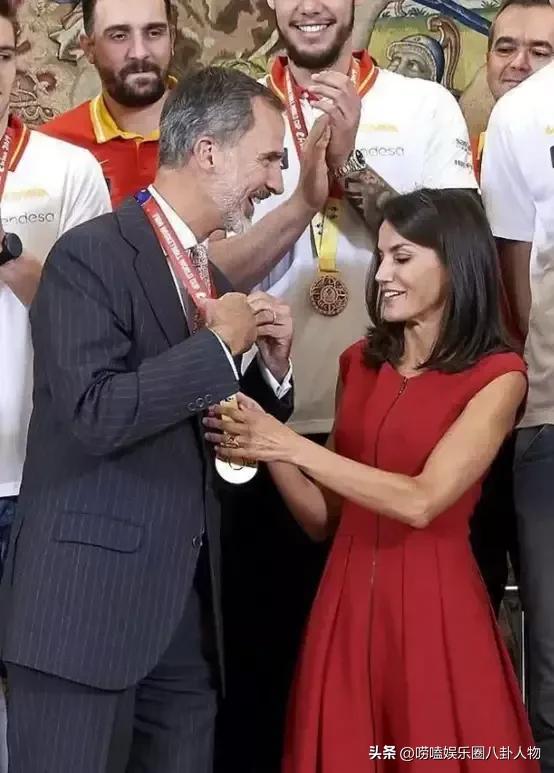 默克尔和普京看世界杯,罗赛夫和默克尔看世界杯