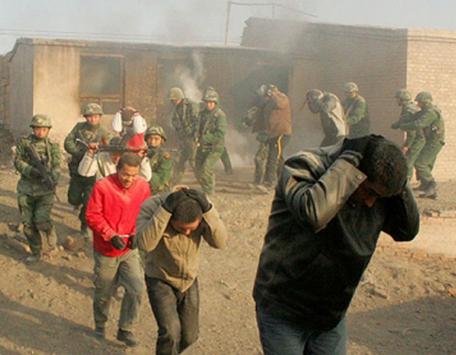 武警队长抓捕恐怖分子,暴恐分子袭击矿工