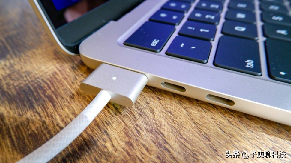 macbookair最新款m2,苹果新款macbookairm2256够用吗