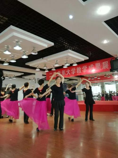 交谊舞入门四步踩点直播,交谊舞入门基础舞步