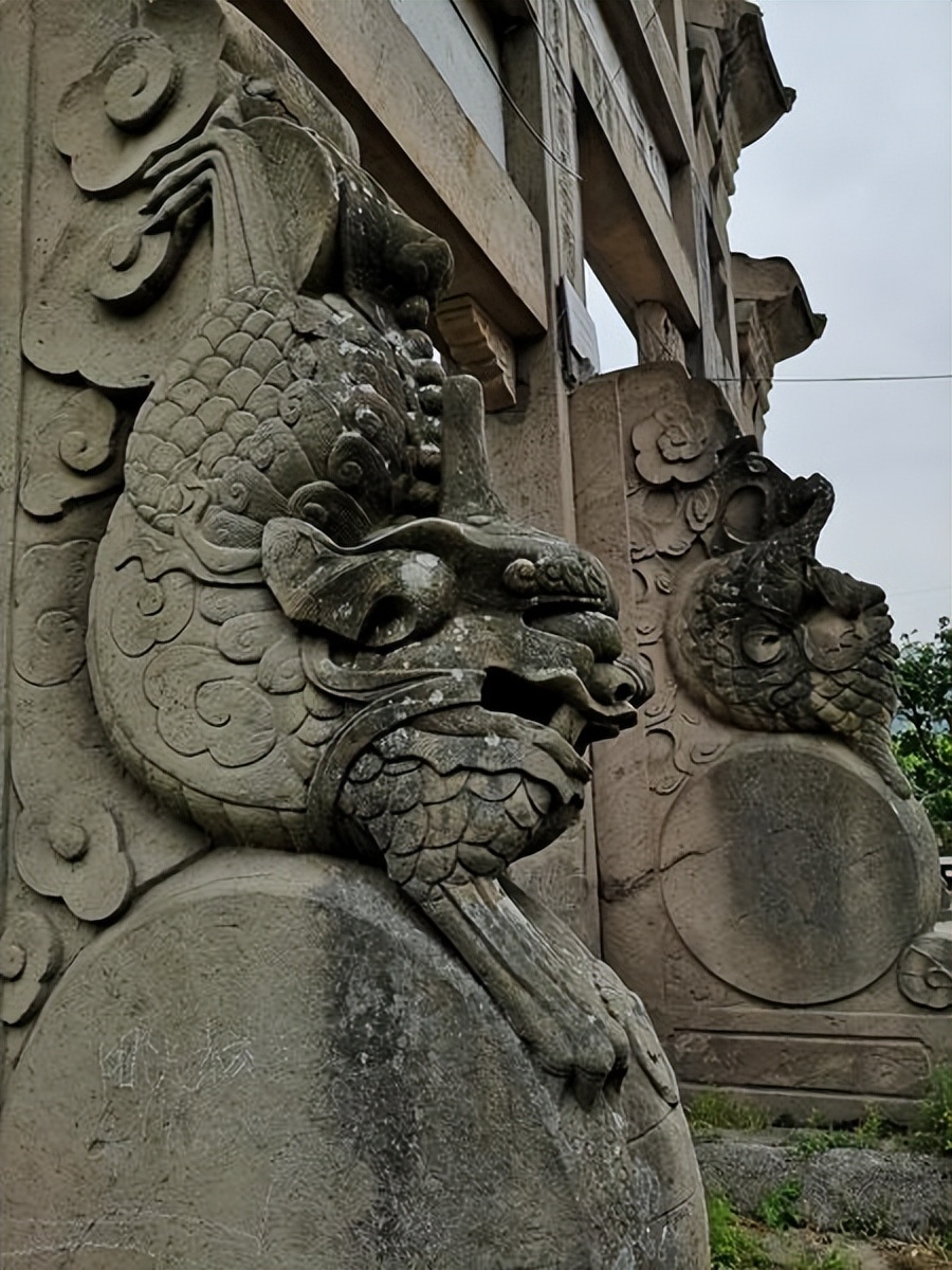 重庆綦江修缮破旧庙,綦江古剑牌坊