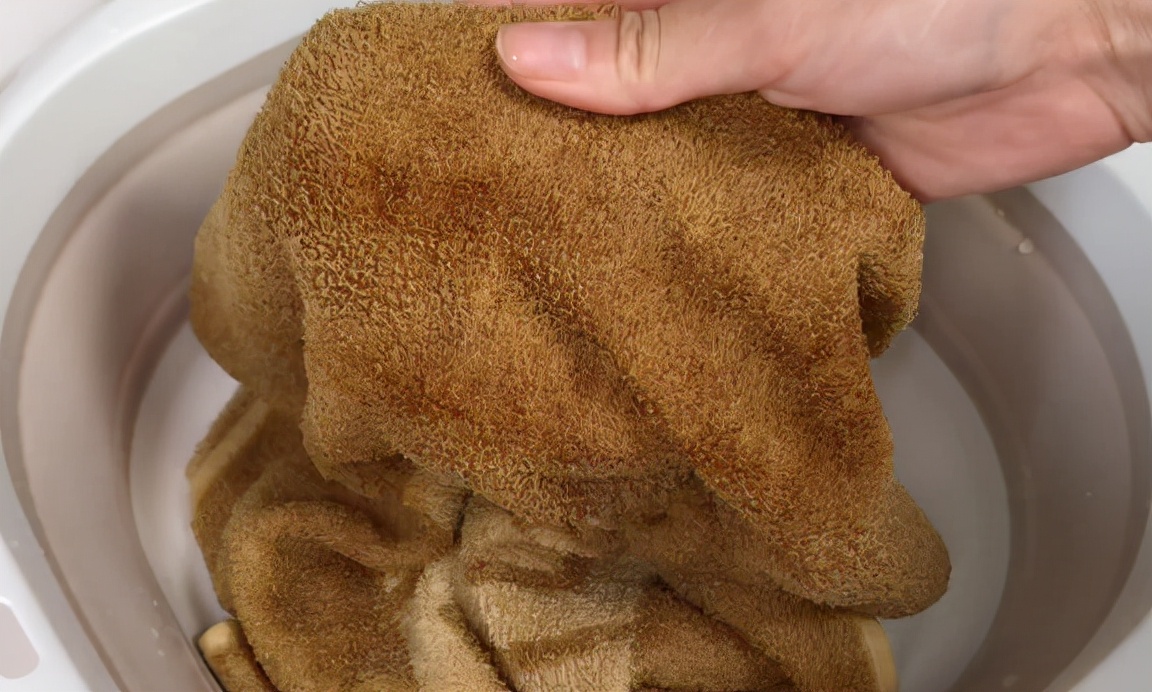 毛巾用啥小妙招洗出来洁净如新,毛巾发黄怎么洗又干净又软