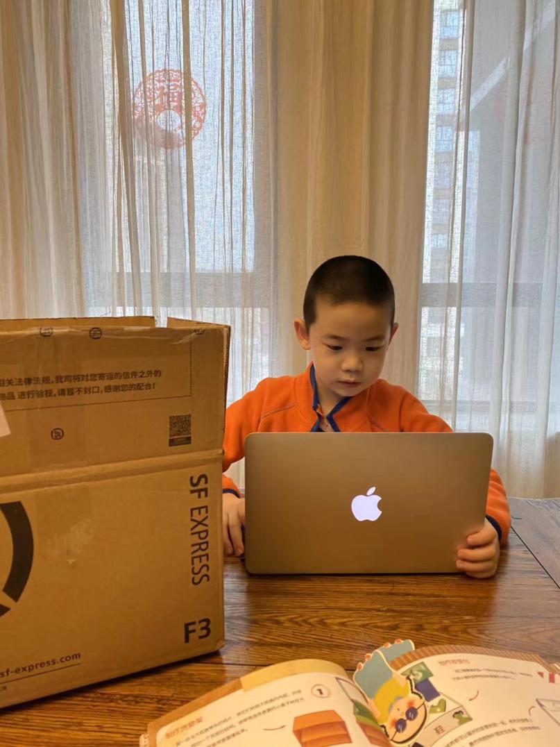 多亏了文怡姐家的“祖传天赋”，让包包获得了人生的第一桶金