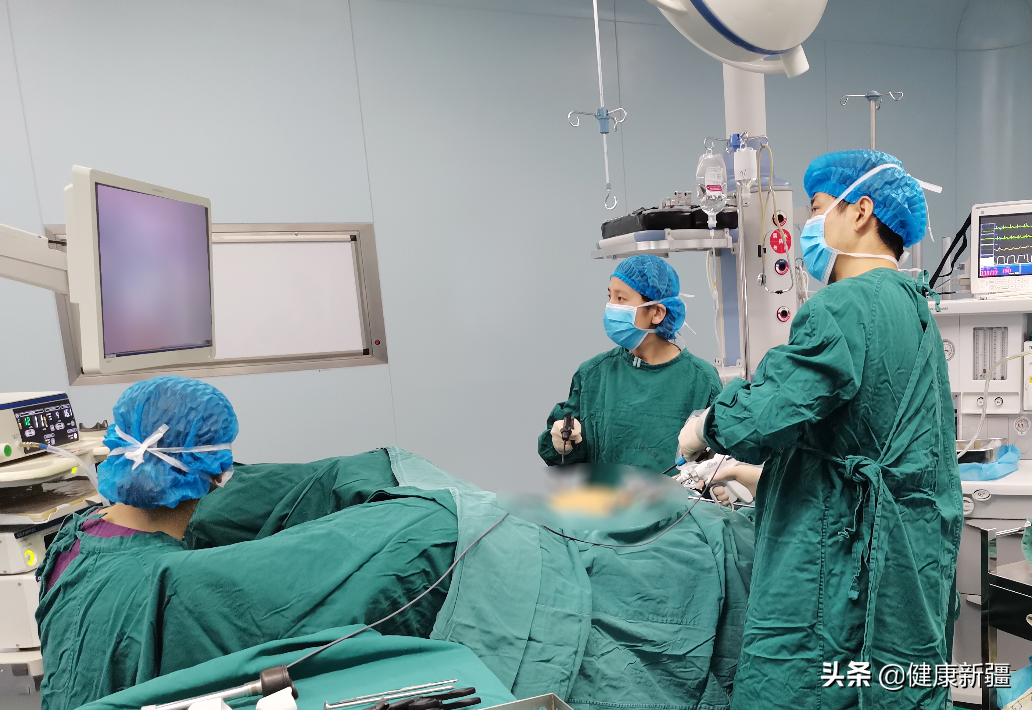 伊犁妇幼保健院畸胎瘤,切除肿瘤后肚子上长了个小肉球