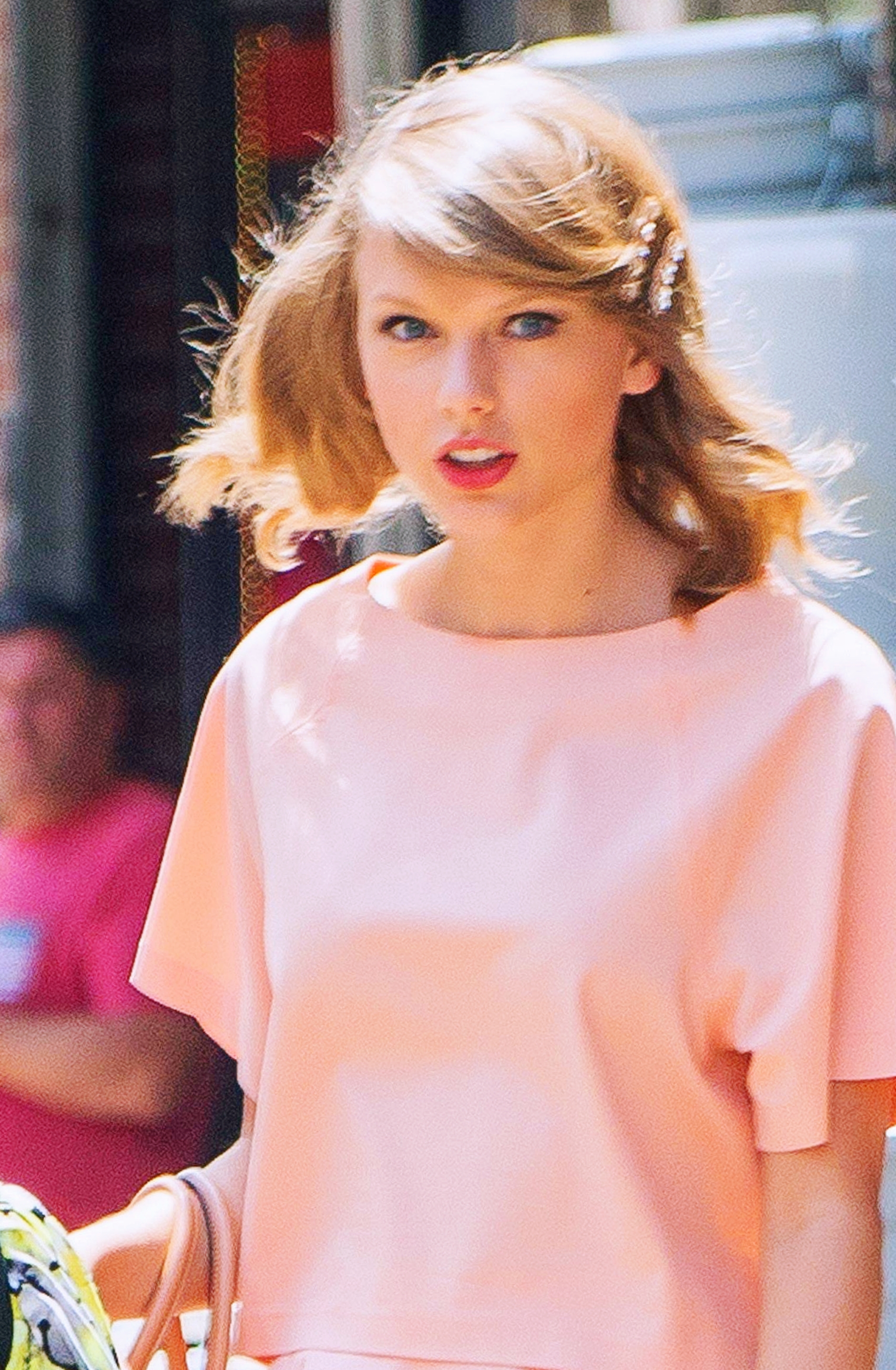 泰勒斯威夫特大头照 (泰勒斯威夫特写真微笑)