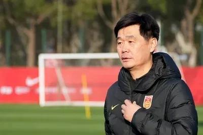 前国家队主帅米卢观看国足比赛,国足前主帅米卢态度决定一切