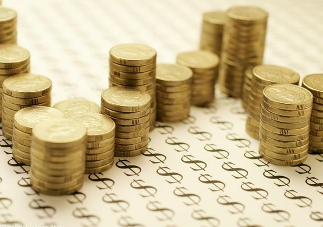 “就地办事，套套乱扔”，小树林成*战野**地…