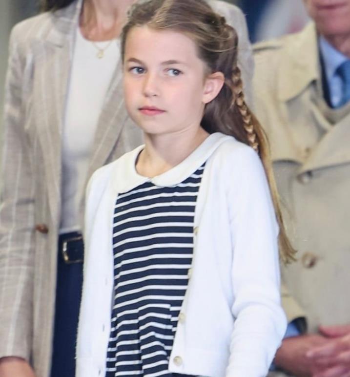 夏洛特公主去上学了吗,夏洛特公主出国留学