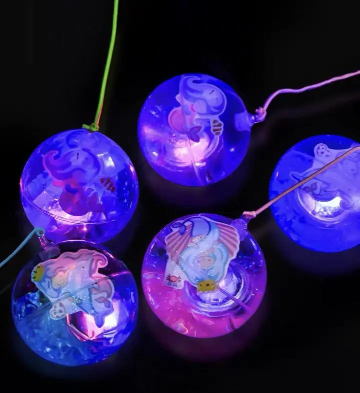 温州小伙摆地摊,摆摊小伙卖文具