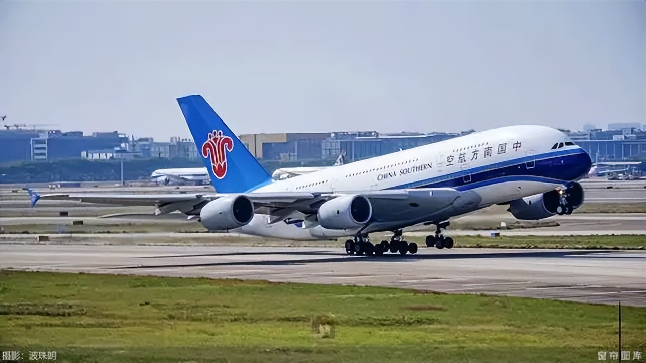 中国a380客机修理,a380首航降落