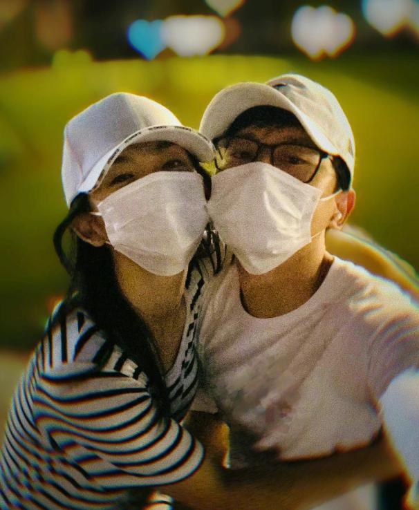 张杰晒女儿语音祝谢娜生日快乐,张杰谢娜一家四口照片曝光