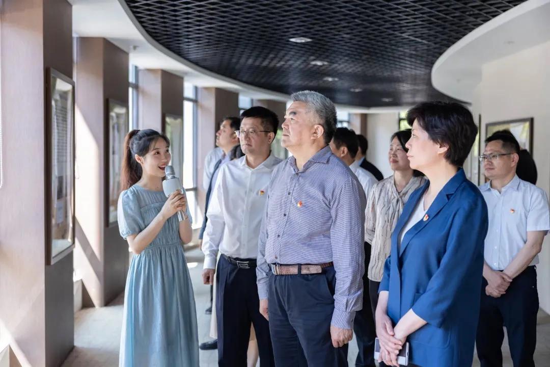 本期《师说》与您分享吴建亚校长与江溪小学的故事