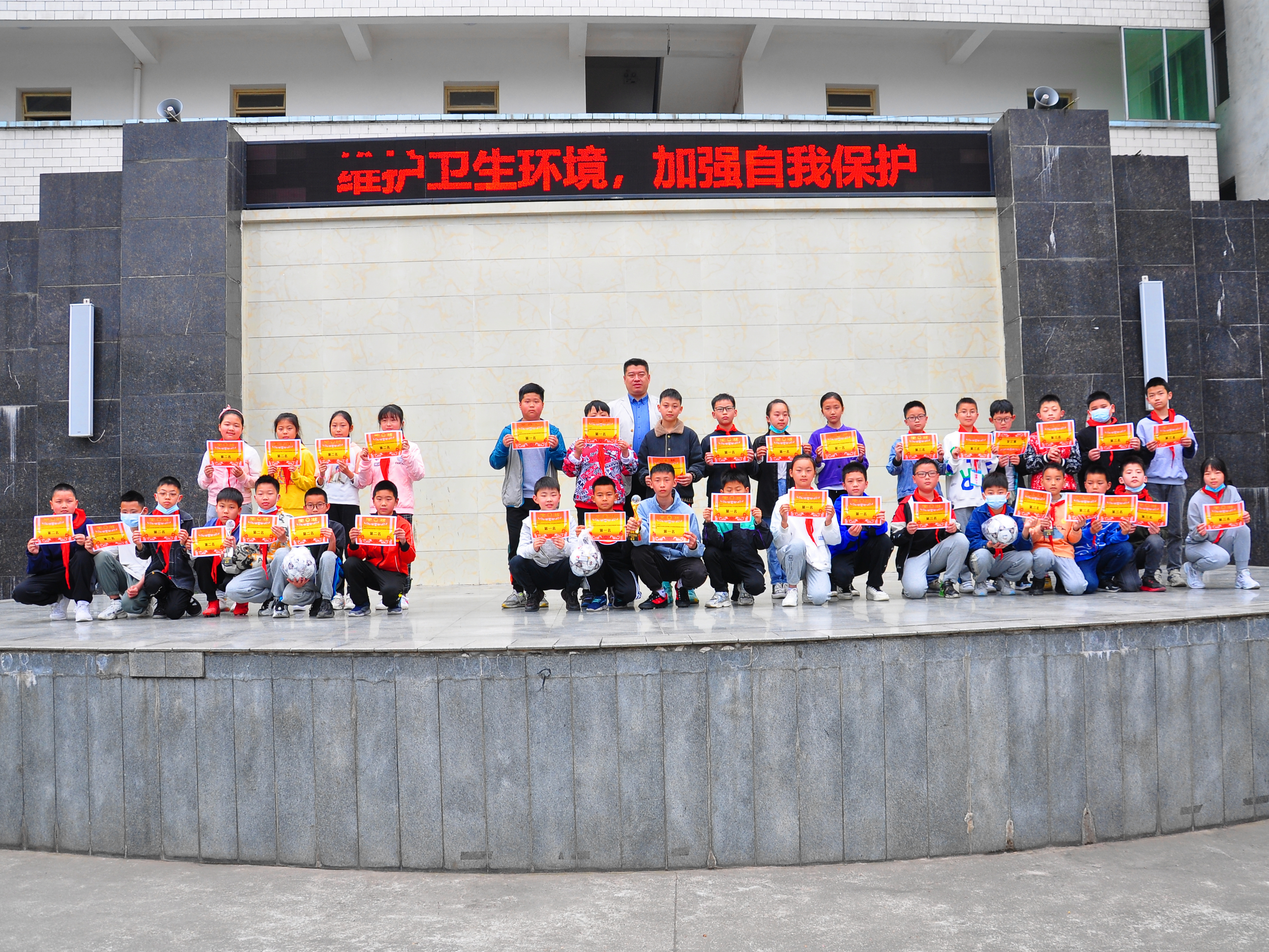 小学校长杯足球活动报道,桑枣中学2021足球比赛