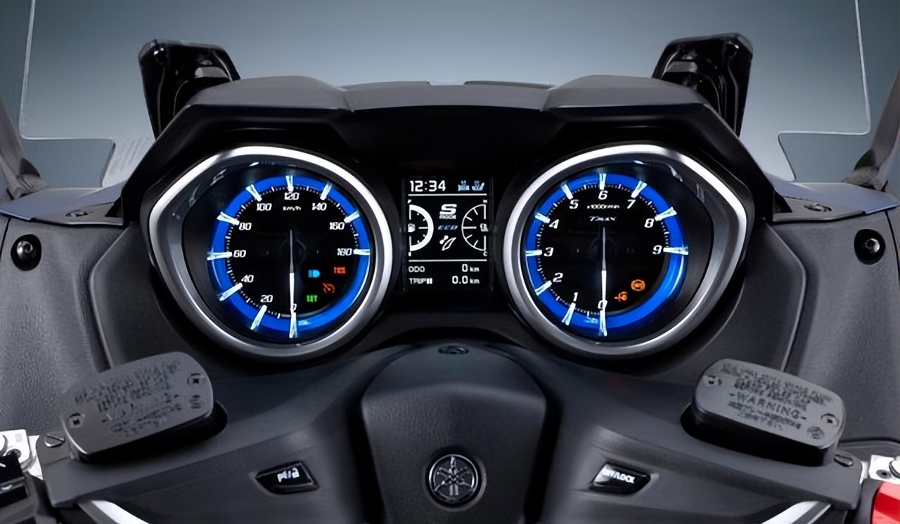 大踏板摩托车推荐雅马哈tmax560,雅马哈踏板tmax560多少钱