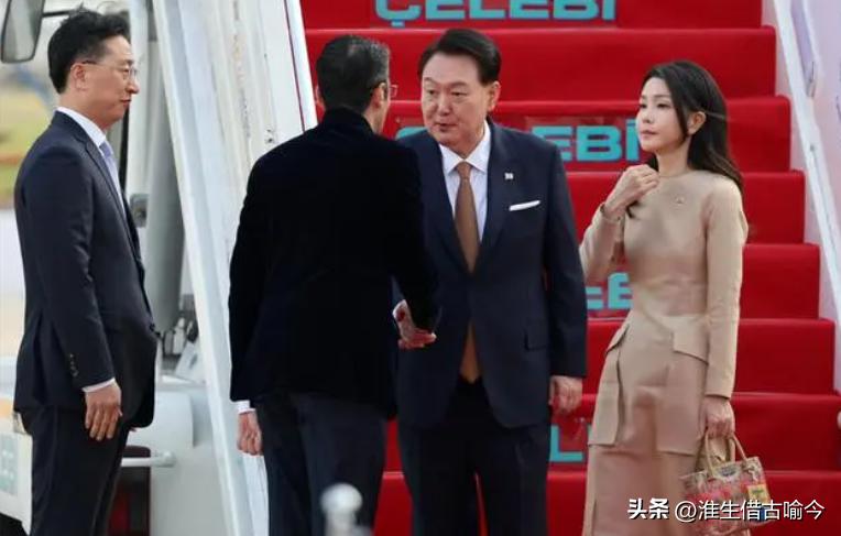 印度峰会上争奇斗艳：韩国第一夫人好嫩，日本第一夫人清新脱俗