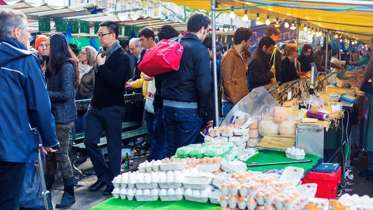 买5斤西瓜少2斤黑心商贩遭怒怼,大学生买西瓜被缺斤少两