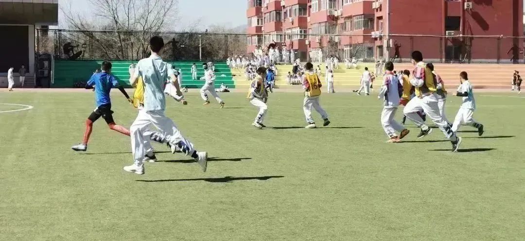 绿茵足球点亮梦想,绿茵点燃梦想