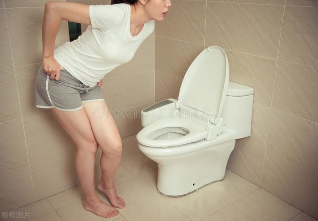 年轻人身上有骚尿味怎么办,女性五十多岁突然晚上老上厕所