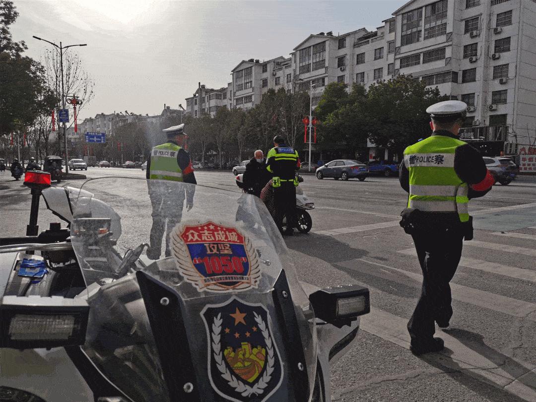 南阳电动车私加篷伞专项整治行动,南阳交警开展春雷行动