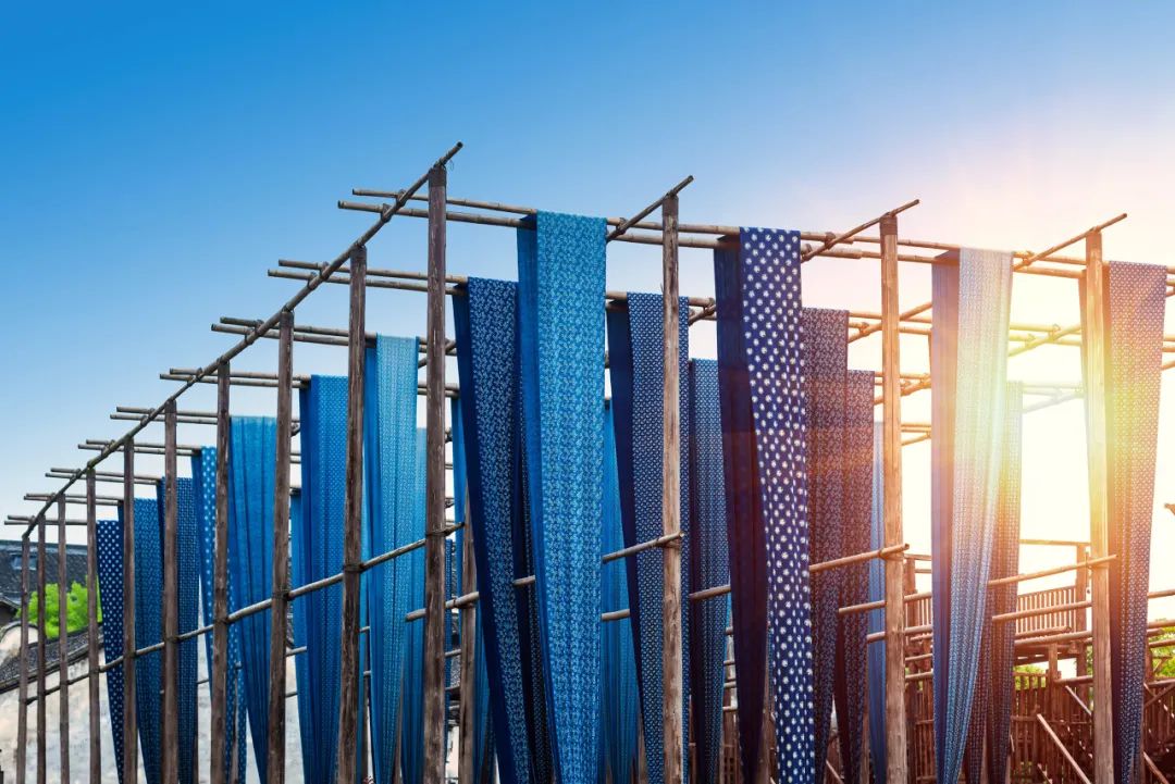 纯棉衣服和聚酯纤维衣服哪种舒服,纯棉衣服会有聚酯纤维吗