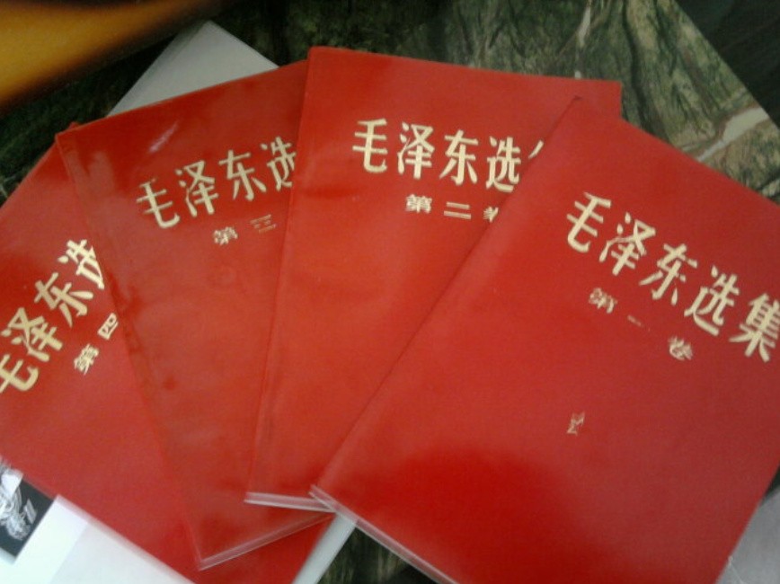 2006年，拳王泰森来华瞻仰毛主席遗容，坦言：在他面前，我很渺小