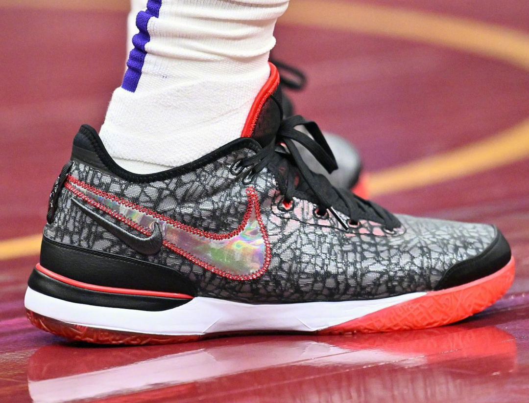 詹姆斯上脚的篮球鞋,詹姆斯上脚新鞋款