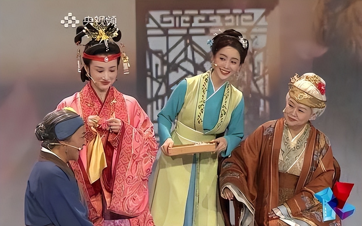 收手吧倪萍!别再*辱侮**观众智商了，64岁演“刘姥姥”雷人又无脑