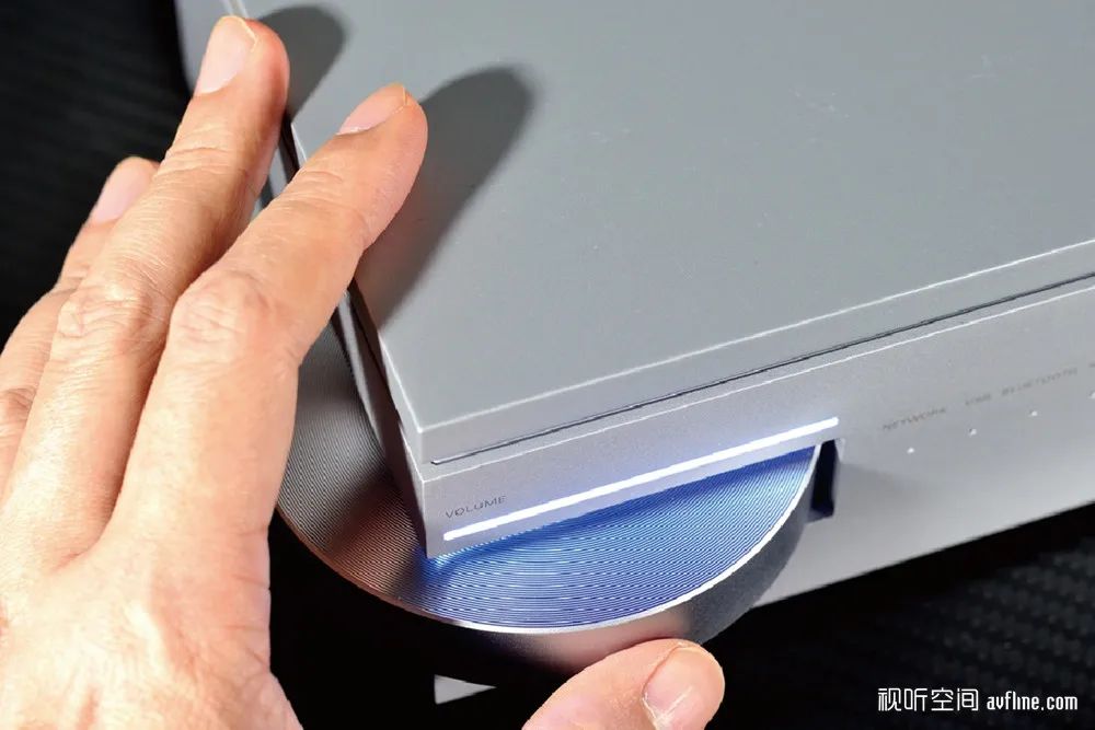 新瓶装新酒时尚实用的数播：LUXMANC5数播解码前级一体机