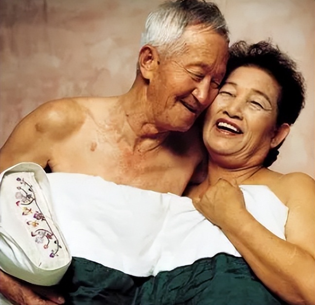 老年夫妻同住有什么益处,老年夫妻相处有什么好处