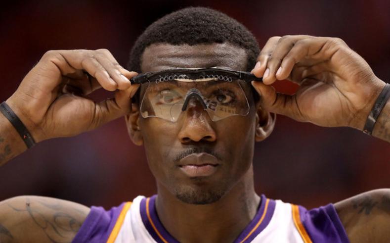 近视打球戴隐形眼镜行不行,近视打台球看不清球怎么办