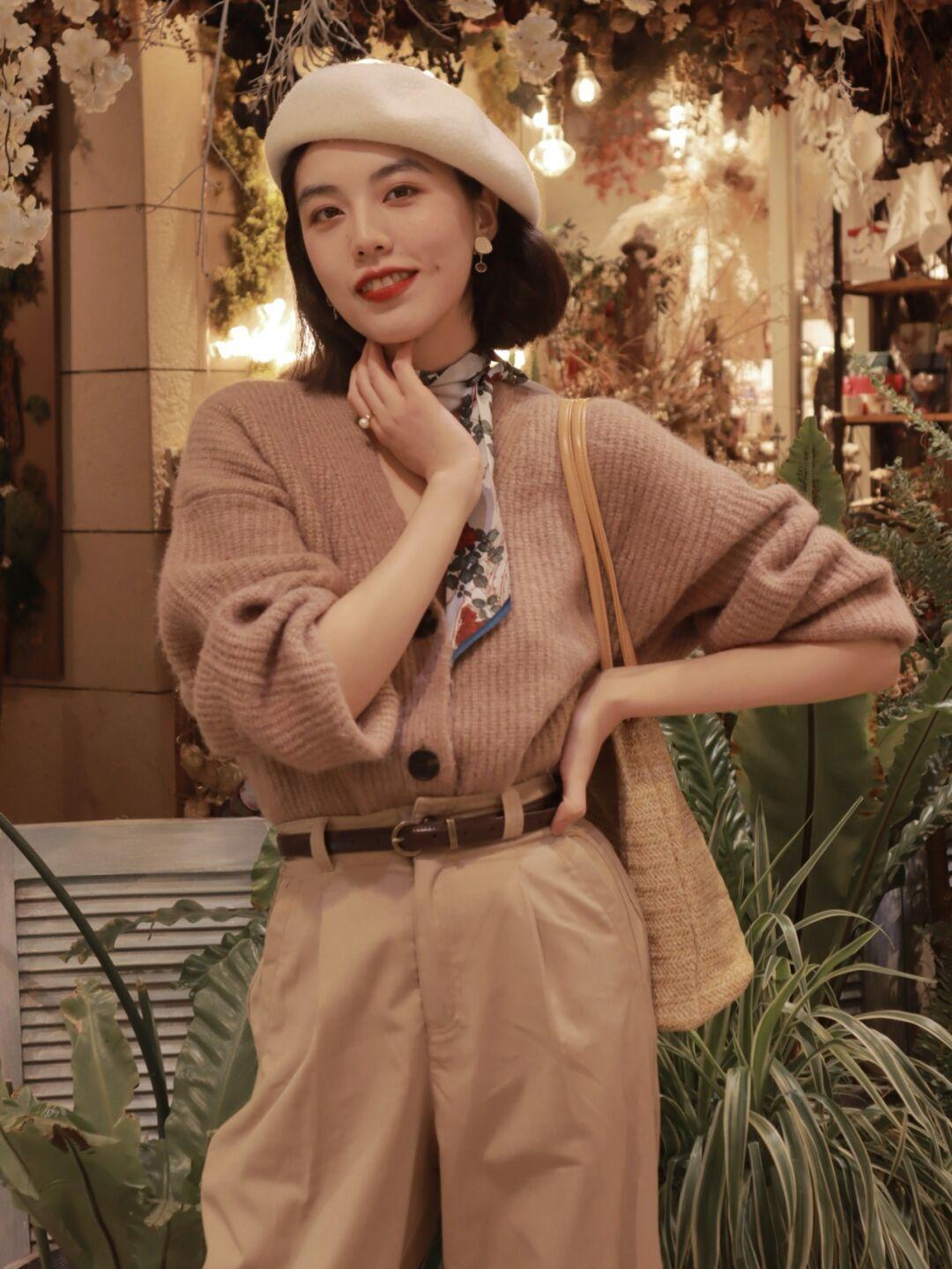 日常穿搭针织开衫,小款毛衣开衫怎么穿搭好看