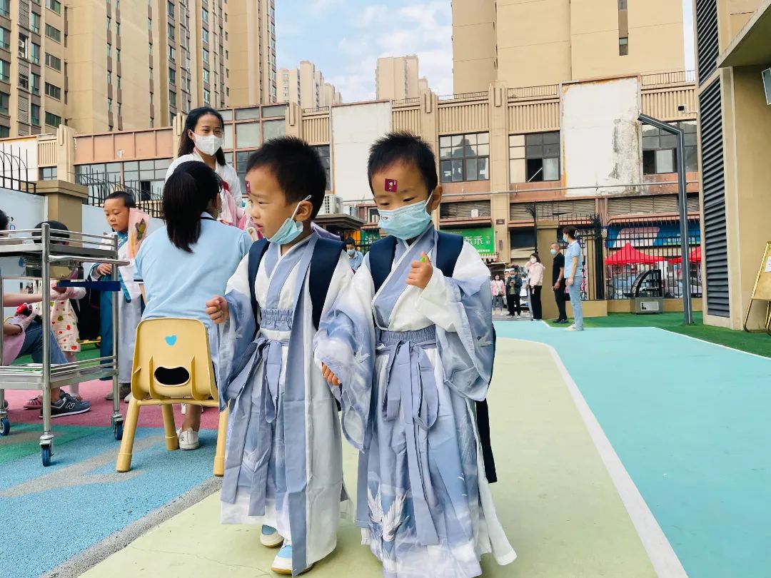 心怀皓月，致敬师恩，百仁幼儿园中秋节教师节双节主题系列活动