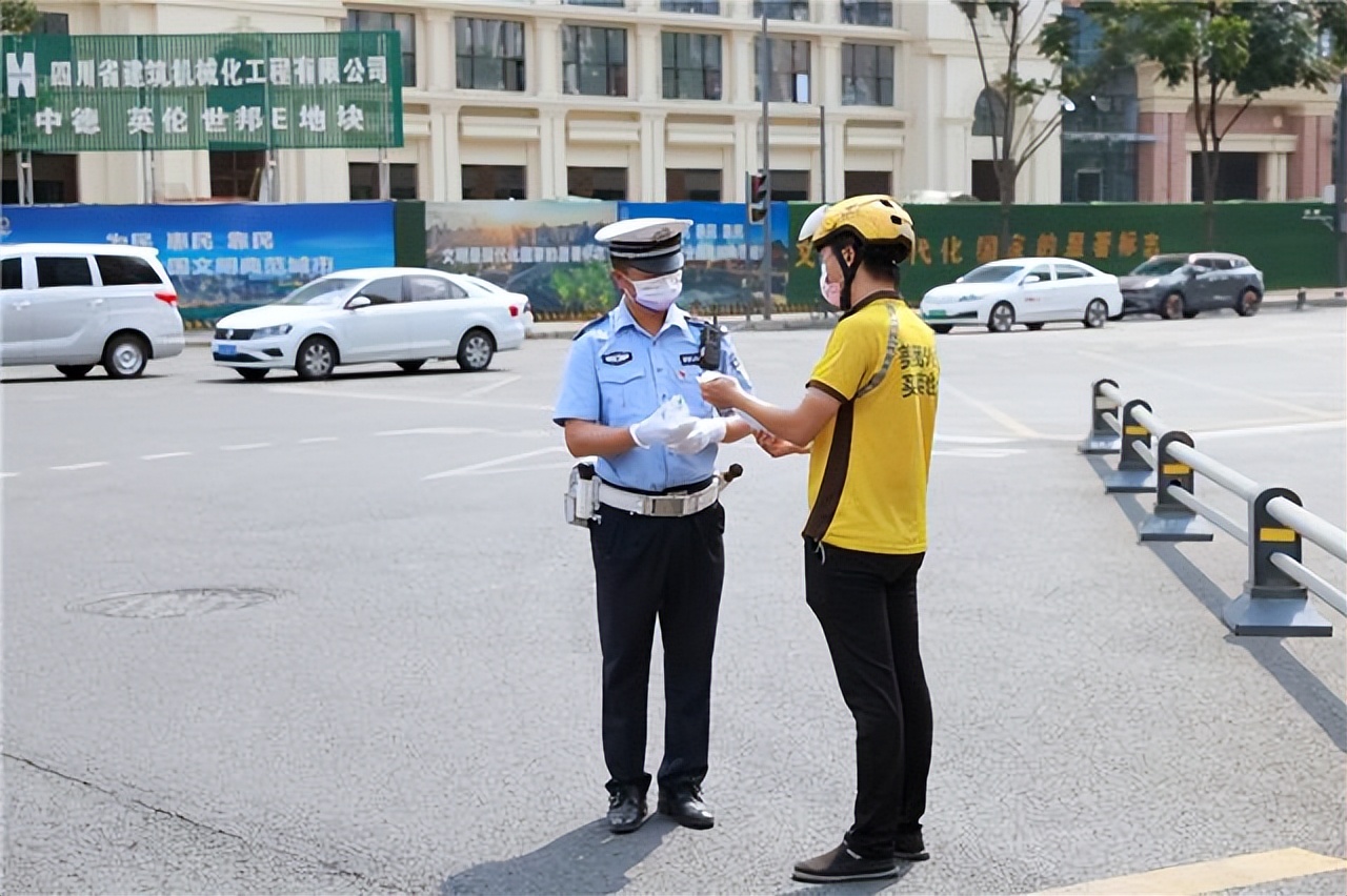 外卖小哥点赞城市建设,外卖小哥小蜜蜂的最新视频