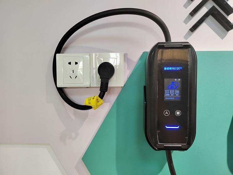 哪吒v慢充需要充电桩么,哪吒v便携式充电枪是多少瓦