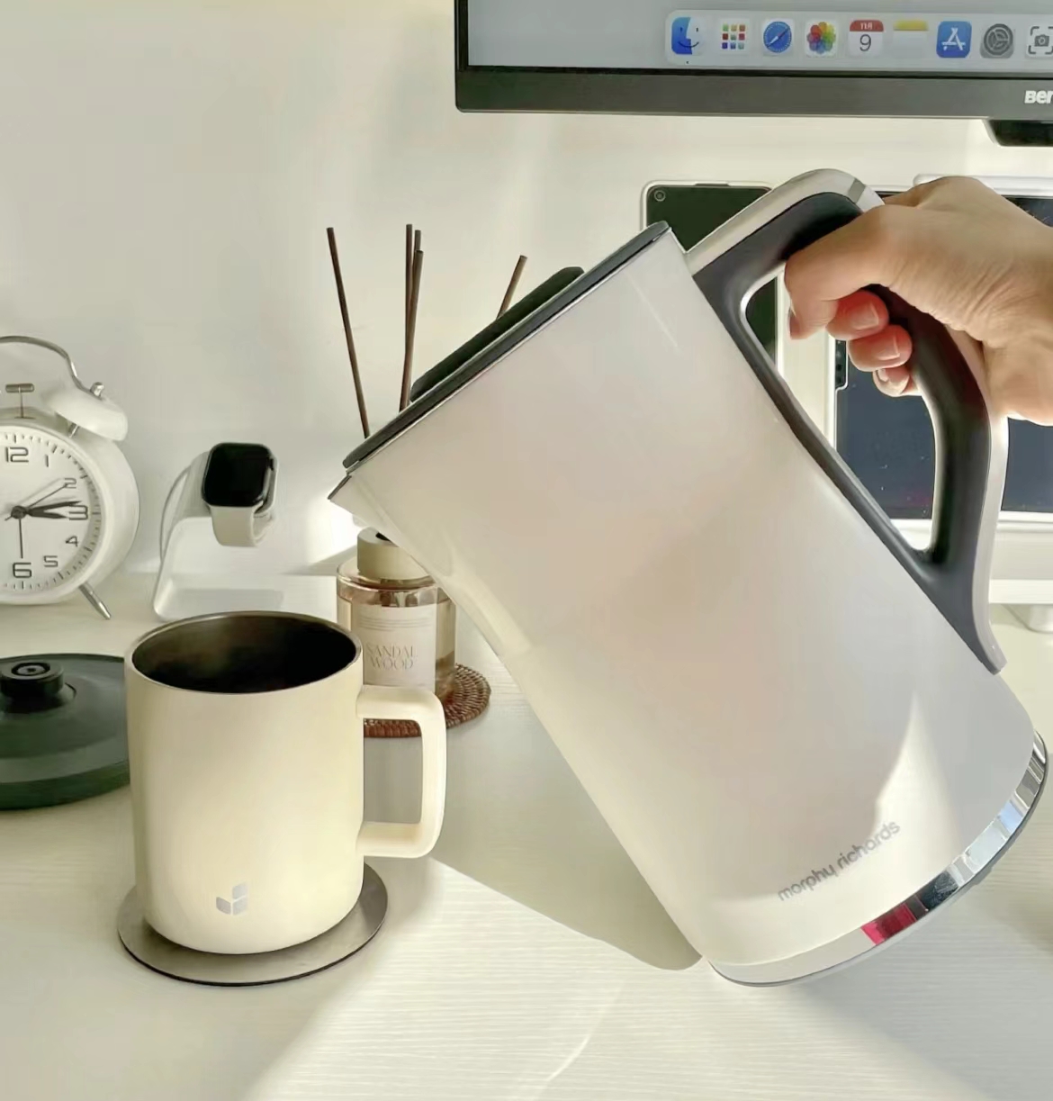 烧水壶和即热饮水机哪个好,即热式饮水机和恒温壶哪个好