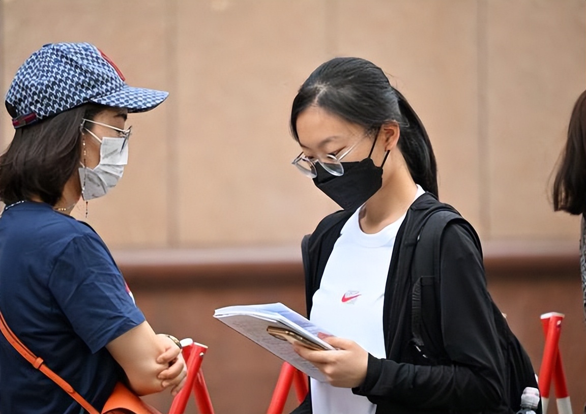 汉语言新闻学哪个专业更吃香,新闻专业是汉语言文学相关专业嘛