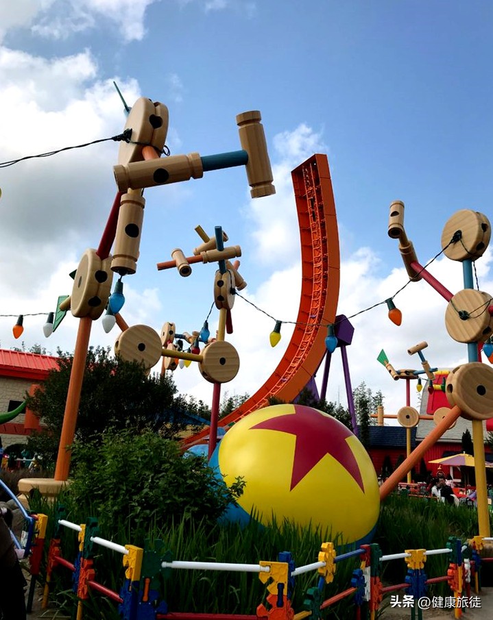 上海迪士尼乐园夏日狂欢盛宴,上海迪士尼乐园七大主题乐园介绍