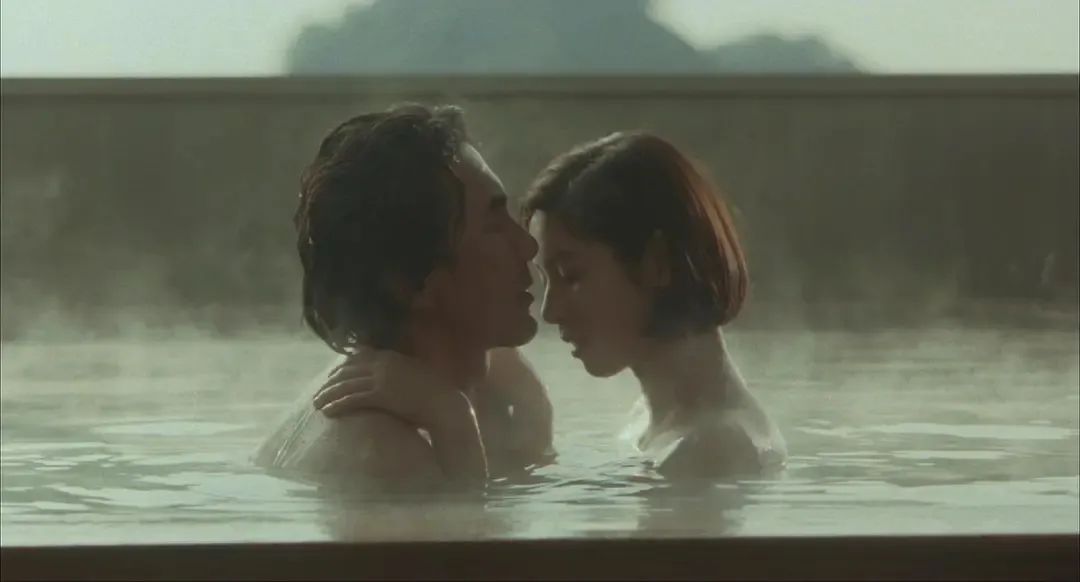 周五的傍晚，最适合观赏情色片。