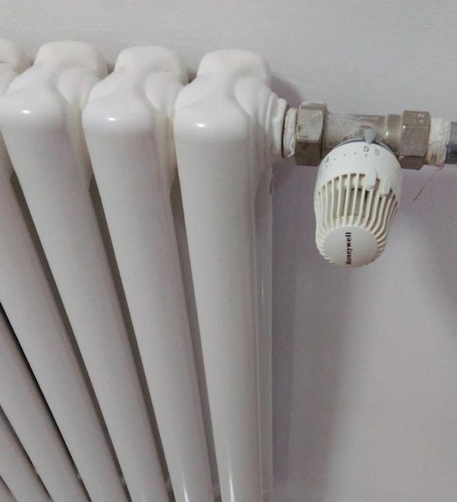 家里锅炉暖气冷热不匀怎么办,供暖了暖气片不热有什么好的办法