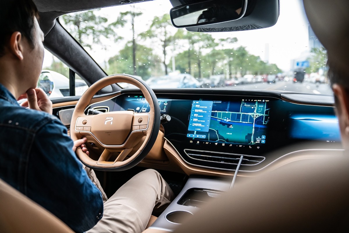 “巴赫”是怎么挤爆车企服务器的？